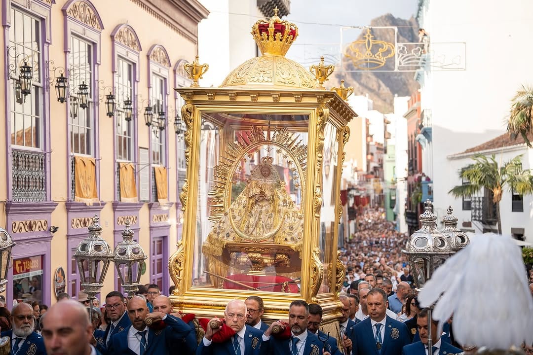 Post 4 by Bajada de la Virgen de Las Nieves on Instagram (carousel)