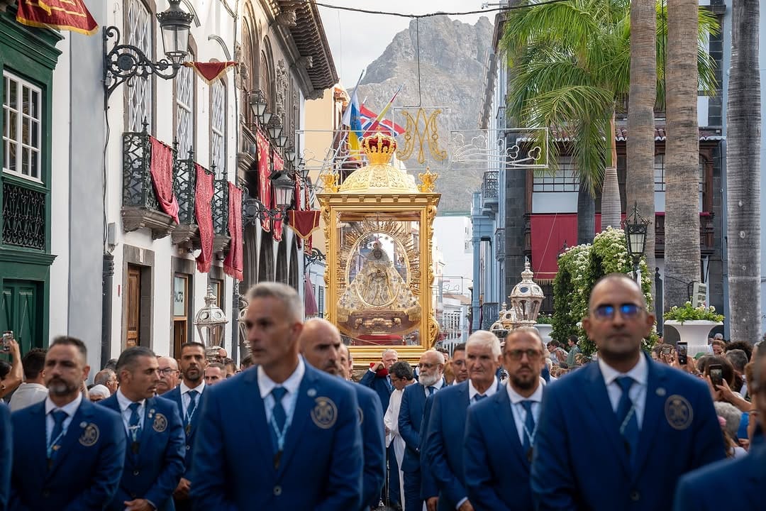 Post 7 by Bajada de la Virgen de Las Nieves on Instagram (carousel)