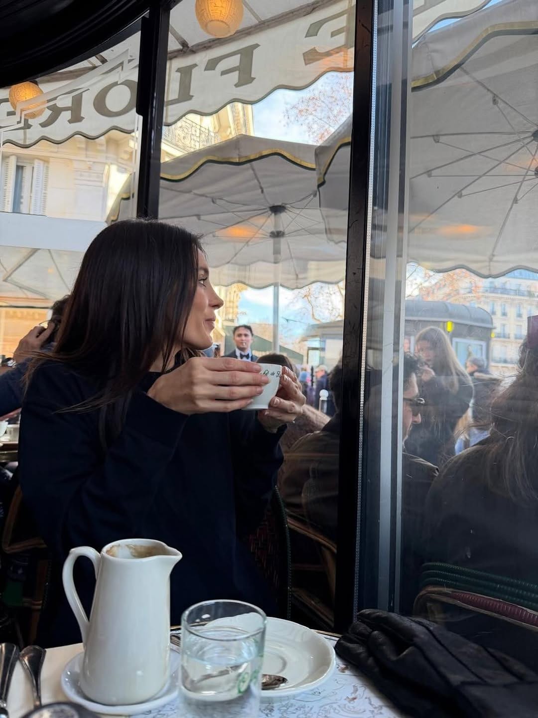 Post 2 by Vane on Instagram (image)