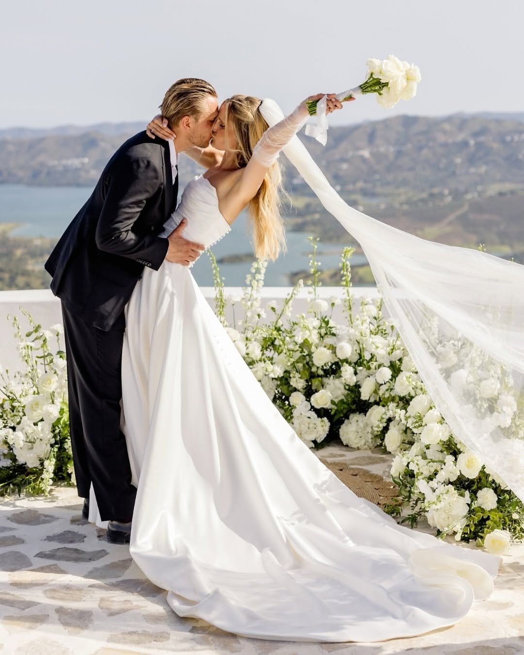 Post 2 by Albert Pamies️ 🍁 Wedding Photographer on Instagram (carousel)