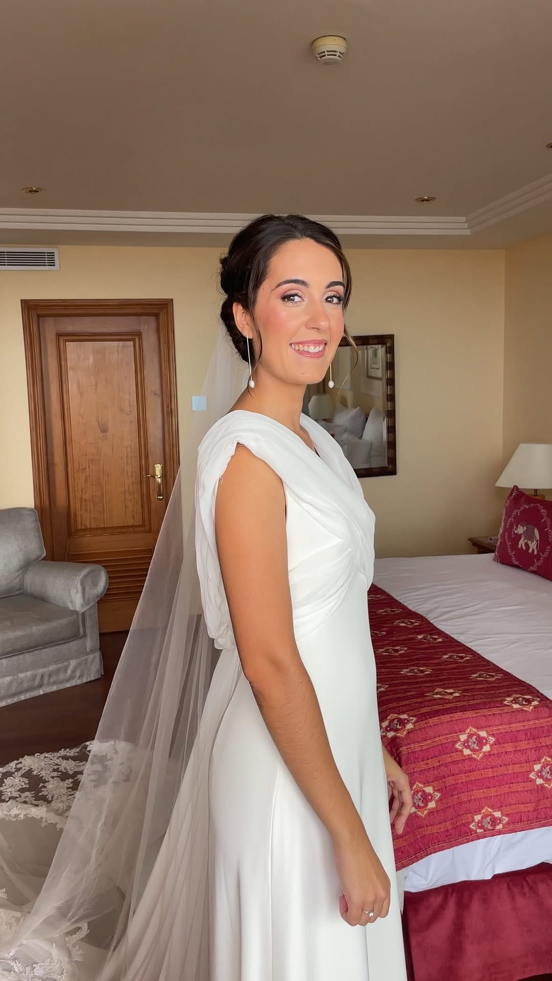 Post 5 by Maquilladora profesional en Tenerife on Instagram (video)