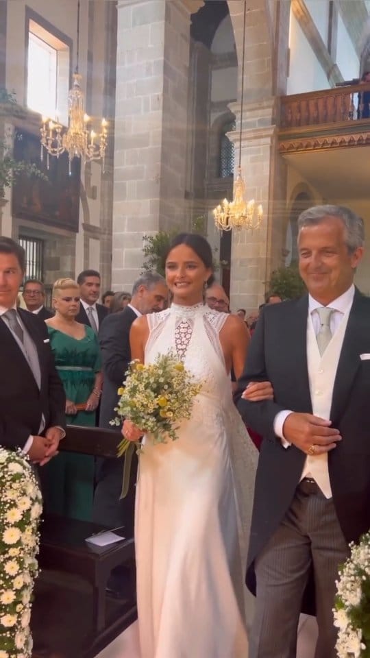 Post 9 by Carlota S✨Invitada con estilo✨ on Instagram (video)