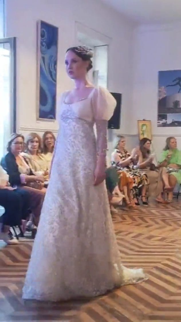 Post 10 by MON AIR on Instagram (video)