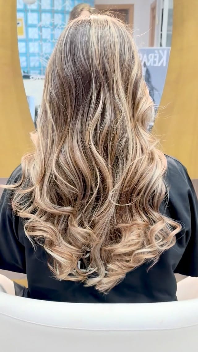 Post 3 by BALAYAGE /DIAGNOSTICO / TRATAMIENTOS on Instagram (video)