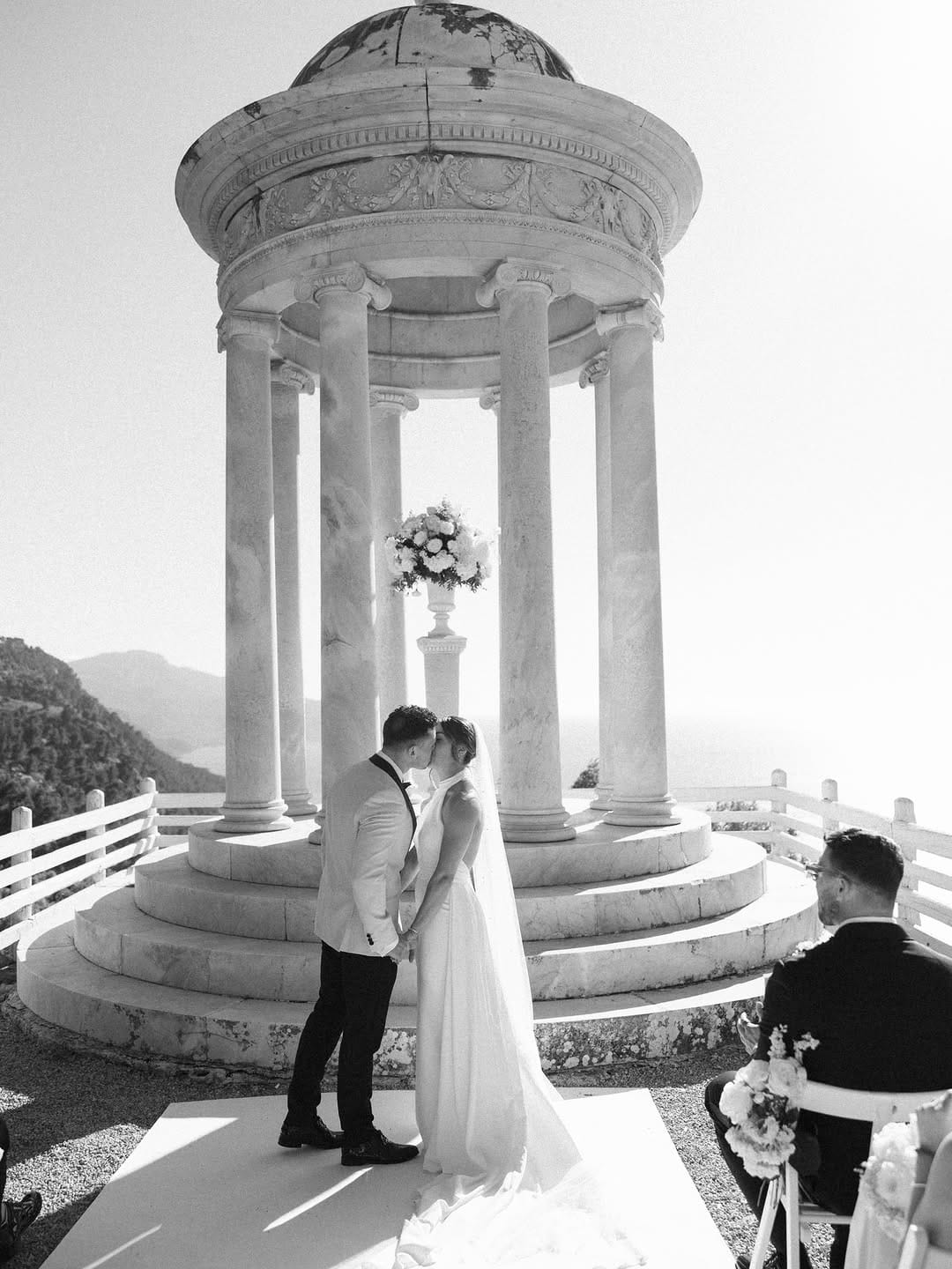 Post 3 by A White Hot Wedding on Instagram (carousel)