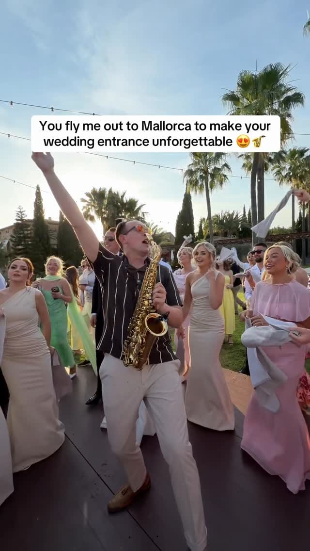 Post 7 by A White Hot Wedding on Instagram (video)