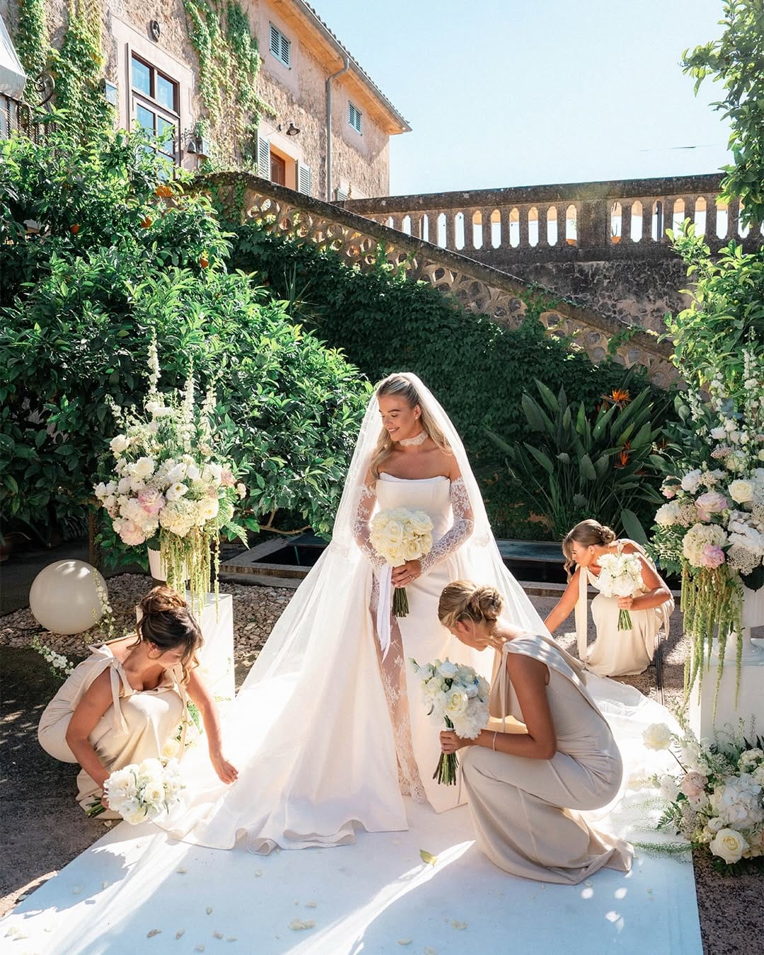 Post 4 by A White Hot Wedding on Instagram (carousel)