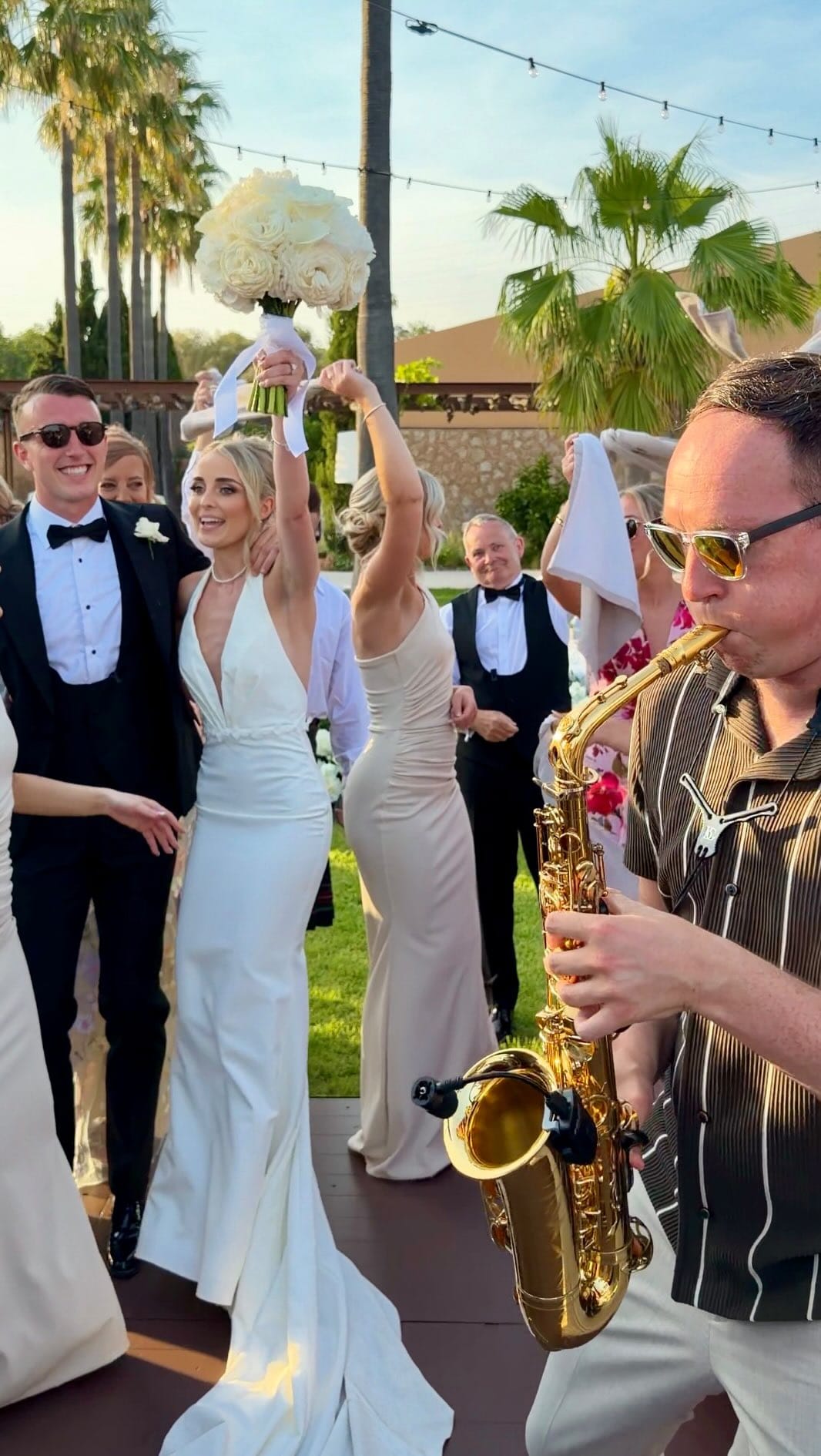 Post 6 by A White Hot Wedding on Instagram (video)