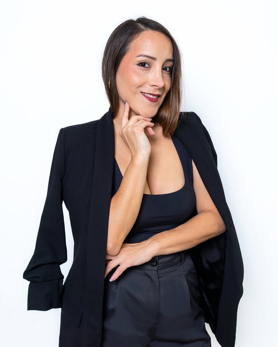 Post 10 by Carolina Gallardo • Beauty & Business Expert on Instagram (carousel)