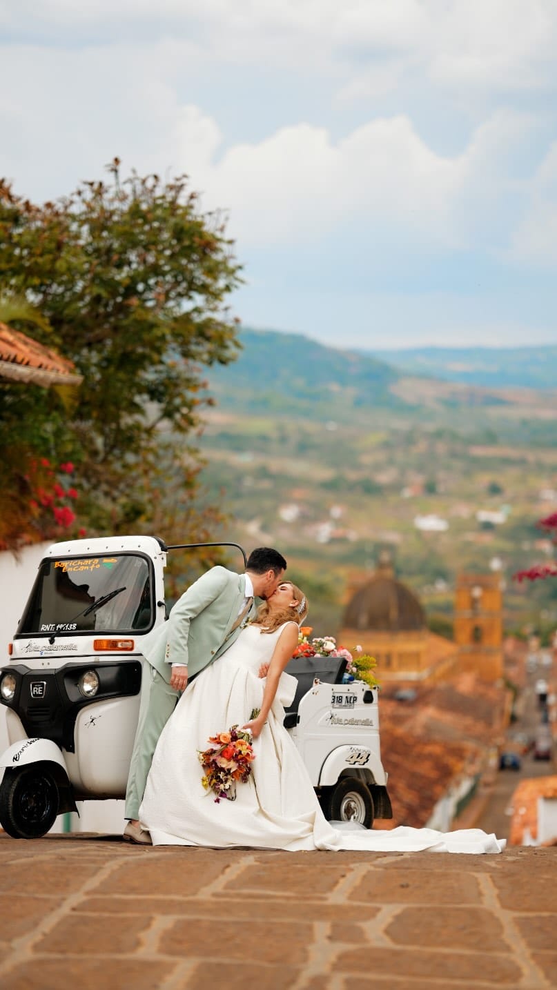 Post 7 by Santander Wedding planner and Decoration on Instagram (video)