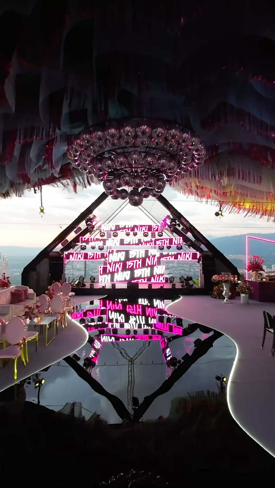 Post 10 by Santander Wedding planner and Decoration on Instagram (video)