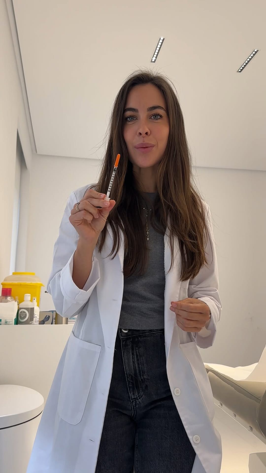 Post 6 by Dra. María Rogel | DERMATÓLOGA on Instagram (video)