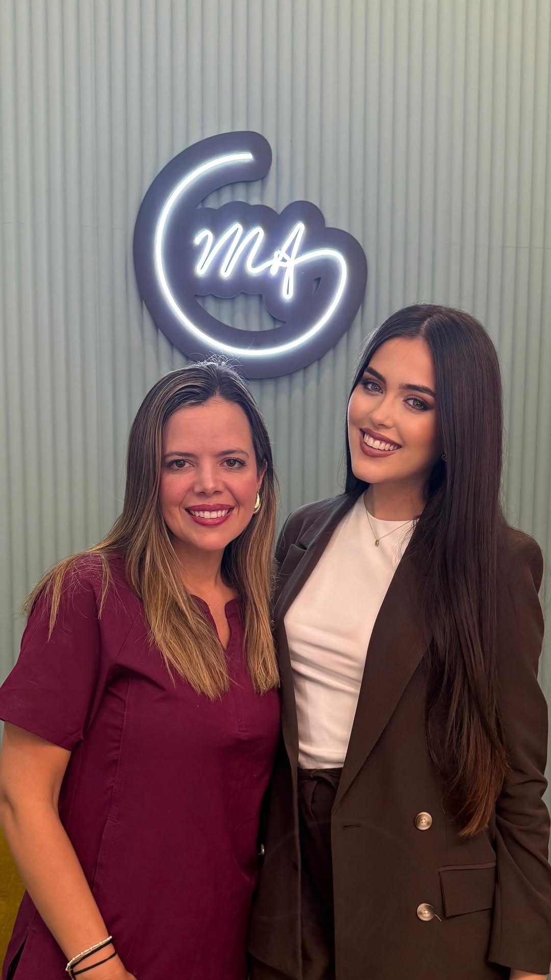 Post 8 by Mariana Arocha. MSc. PhD - Diseño de Sonrisa on Instagram (video)