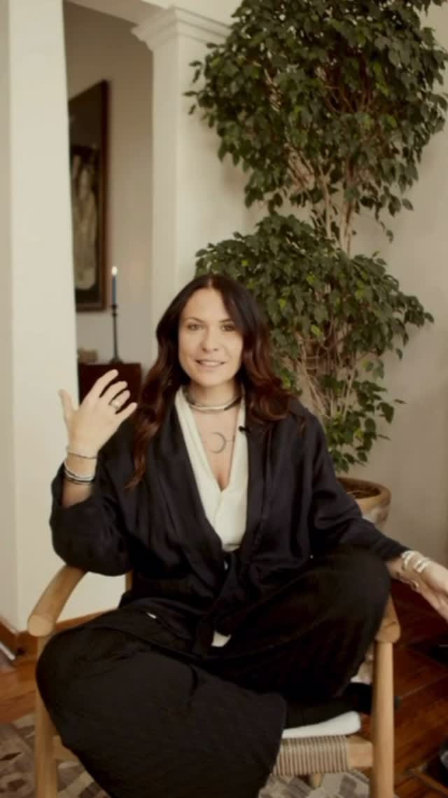 Post 6 by Cat La Fey on Instagram (video)