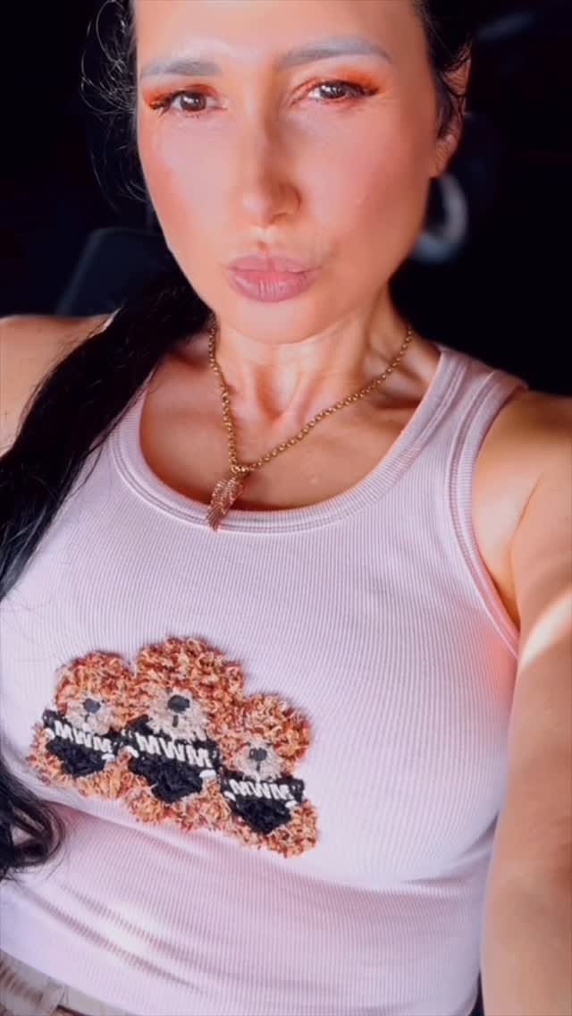 Post 6 by Yulia Basova on Instagram (video)