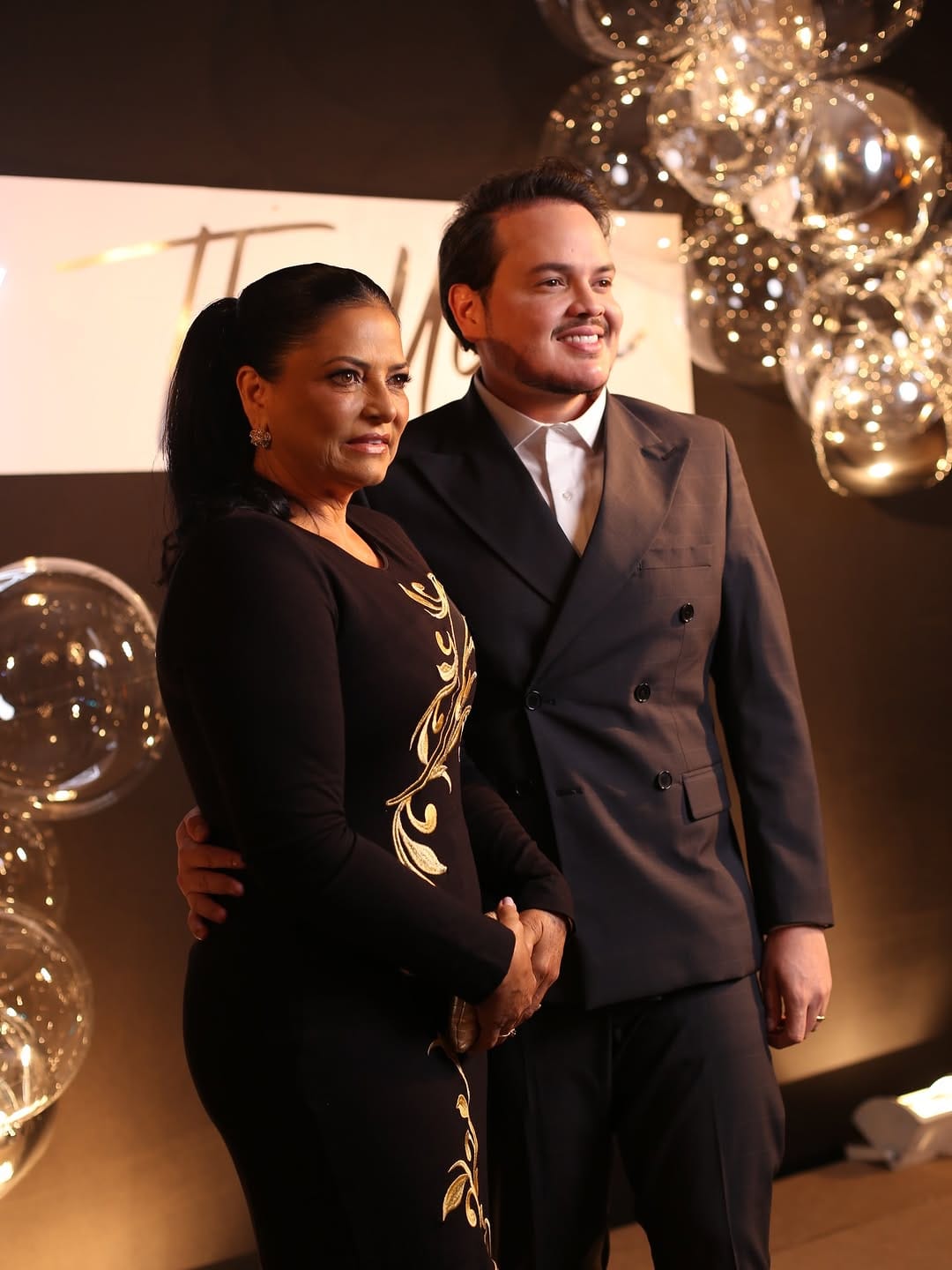 Post 4 by Dr. Thalliton | Facetas & Lentes on Instagram (image)