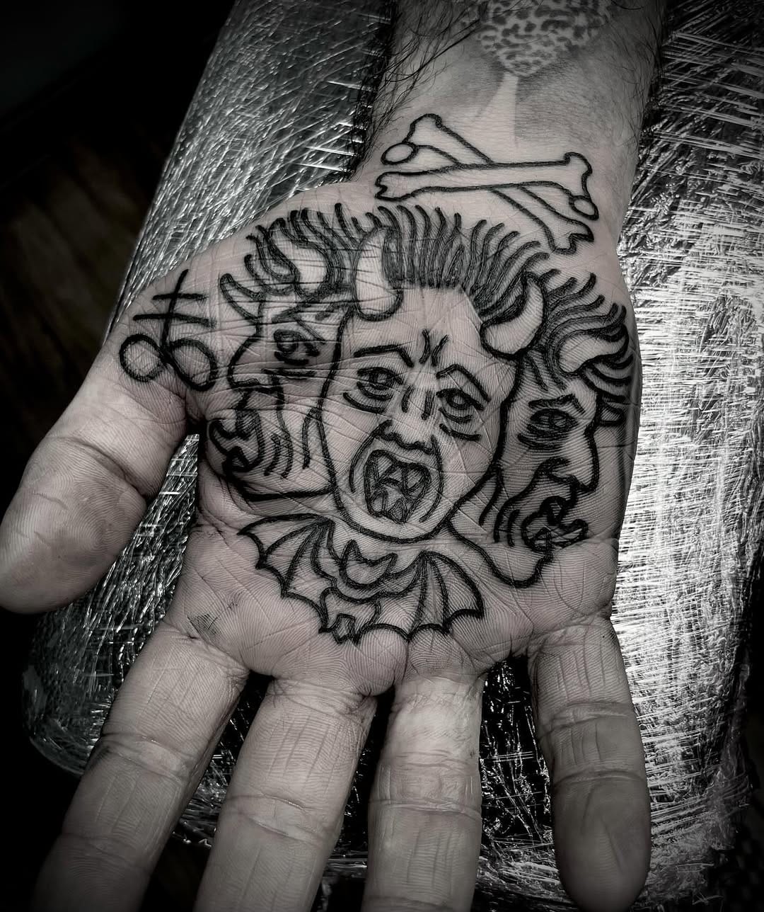Post 6 by hans brack on Instagram (image)