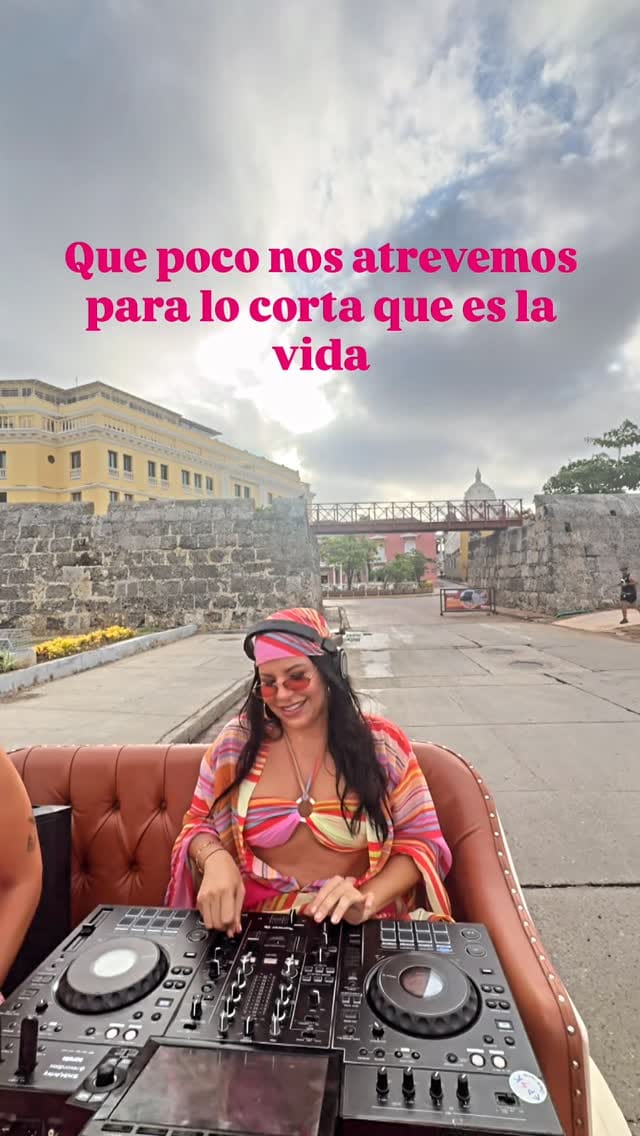 Post 6 by Delafoxx on Instagram (video)