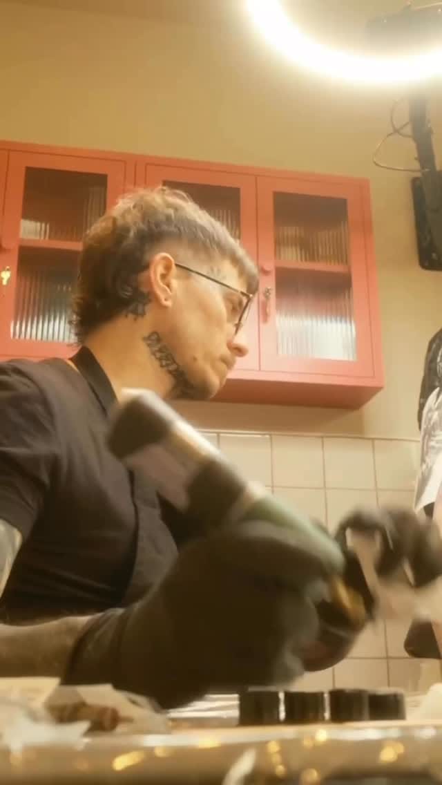 Post 5 by Santiago Richter • Tattoo Artist on Instagram (video)