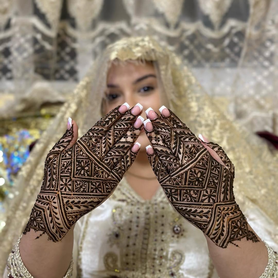 Post 9 by @henna_asmii on Instagram (carousel)