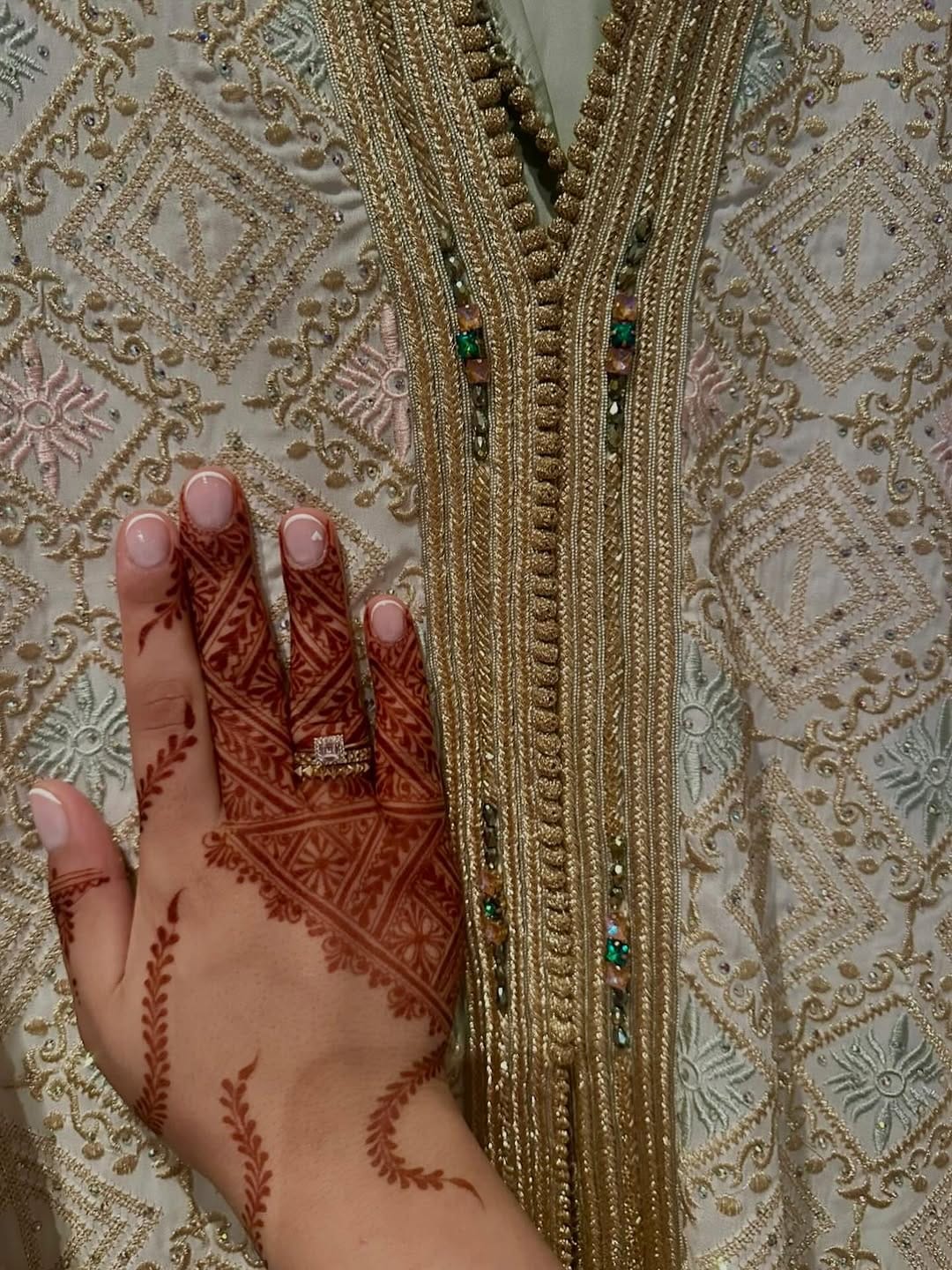 Post 5 by @henna_asmii on Instagram (image)