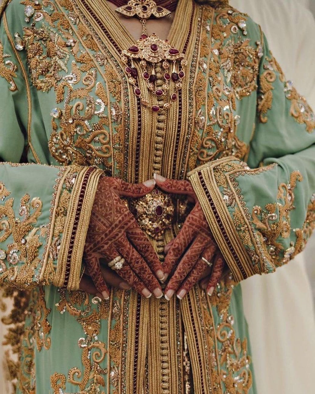 Post 10 by @henna_asmii on Instagram (image)
