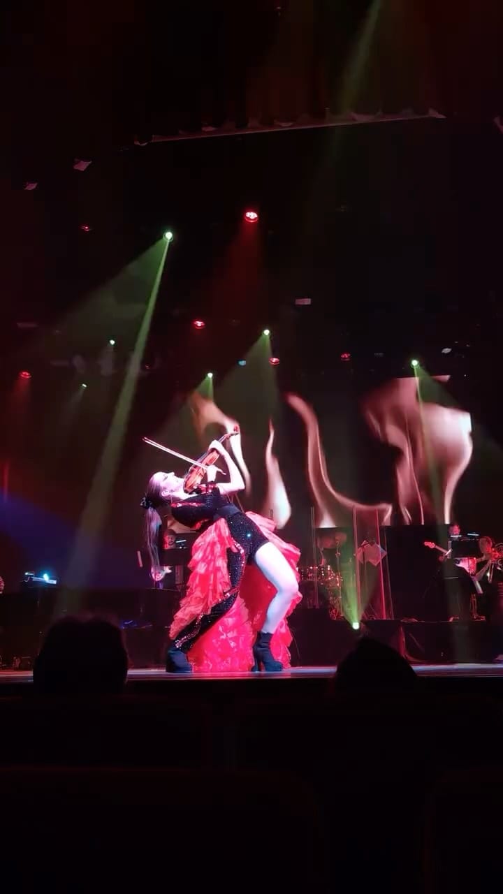 Post 8 by ELY LEE on Instagram (video)