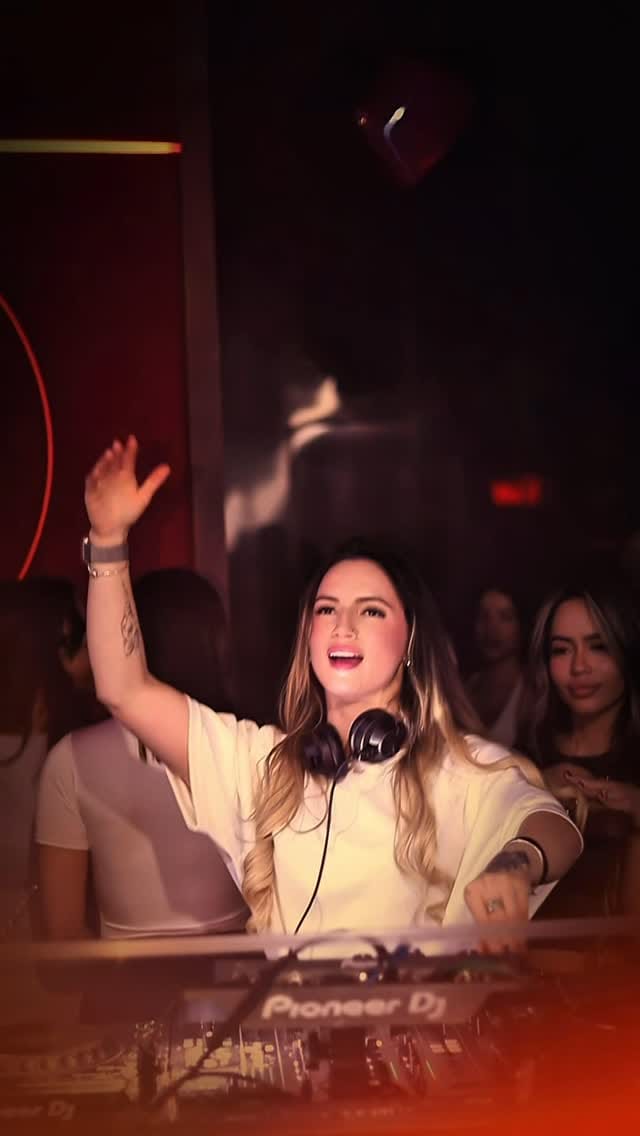 Post 3 by Andrea Ochoa Djdancer 🎵💃🏼 on Instagram (video)