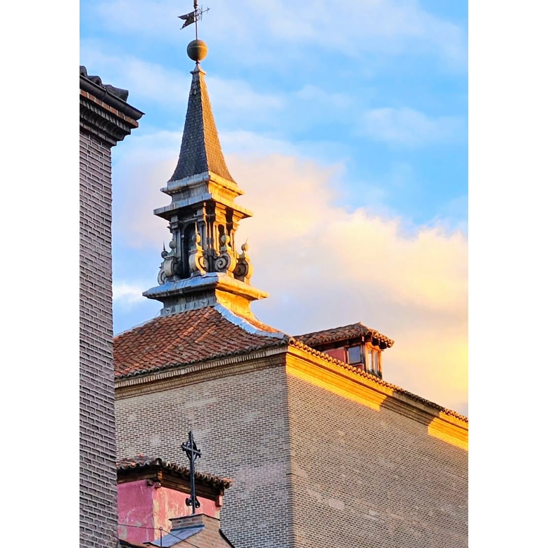 Post 10 by Rafael Sitges on Instagram (image)