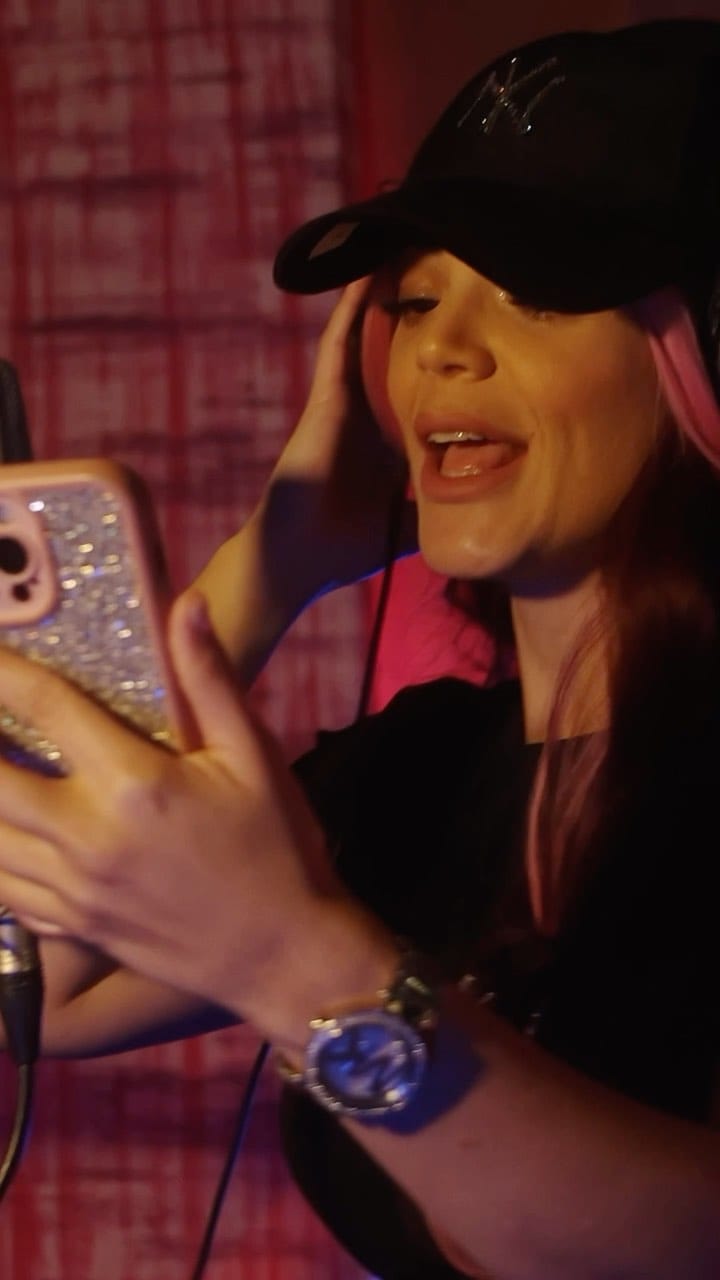 Post 4 by Davinia Fleitas on Instagram (video)