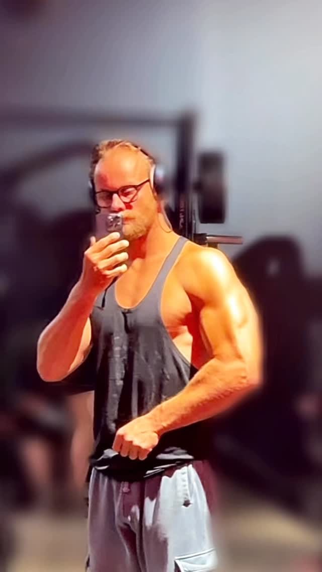 Post 6 by Hendrik Oviir on Instagram (video)