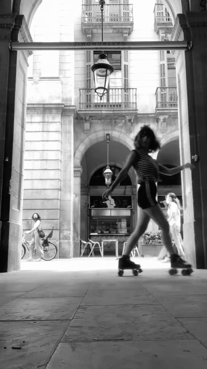 Post 10 by Catalina on Instagram (video)