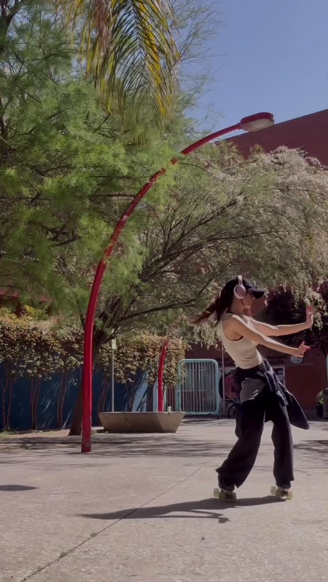 Post 3 by Catalina on Instagram (video)