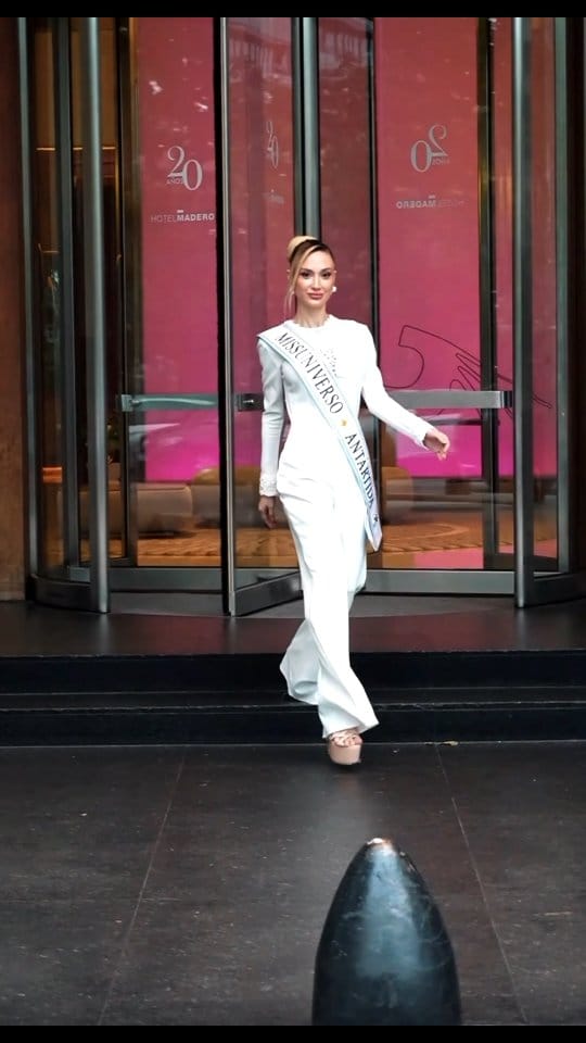 Post 9 by EMILIA on Instagram (video)