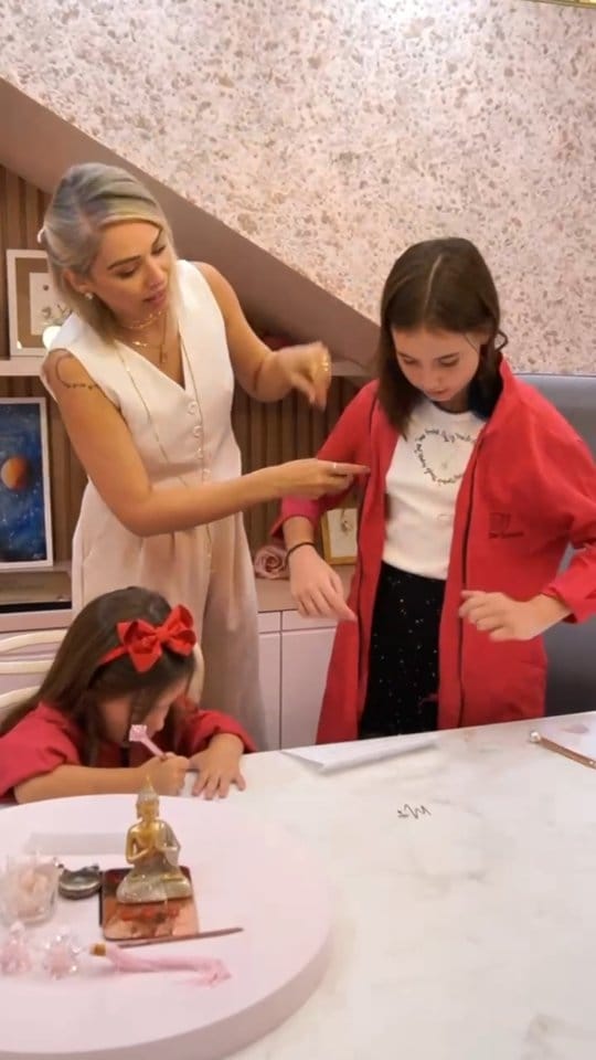 Post 6 by Helô Gambin on Instagram (video)
