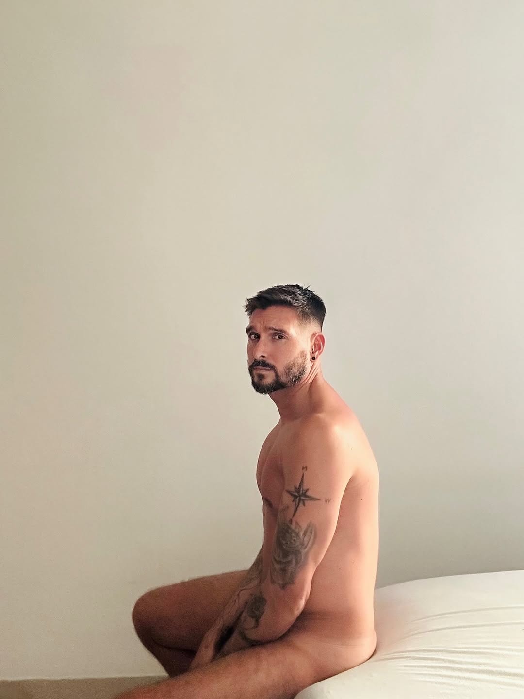 Post 9 by Christian Arjona on Instagram (image)