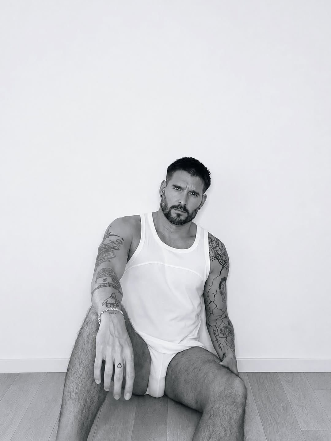 Post 2 by Christian Arjona on Instagram (image)