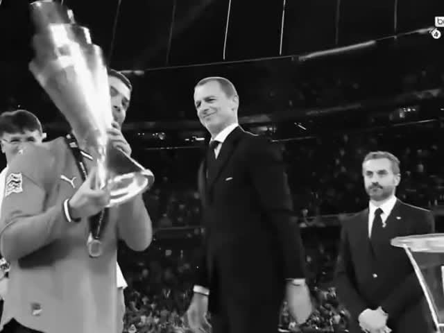 Post 5 by Real Madrid🤍ریـال مـەدریـد on Instagram (video)