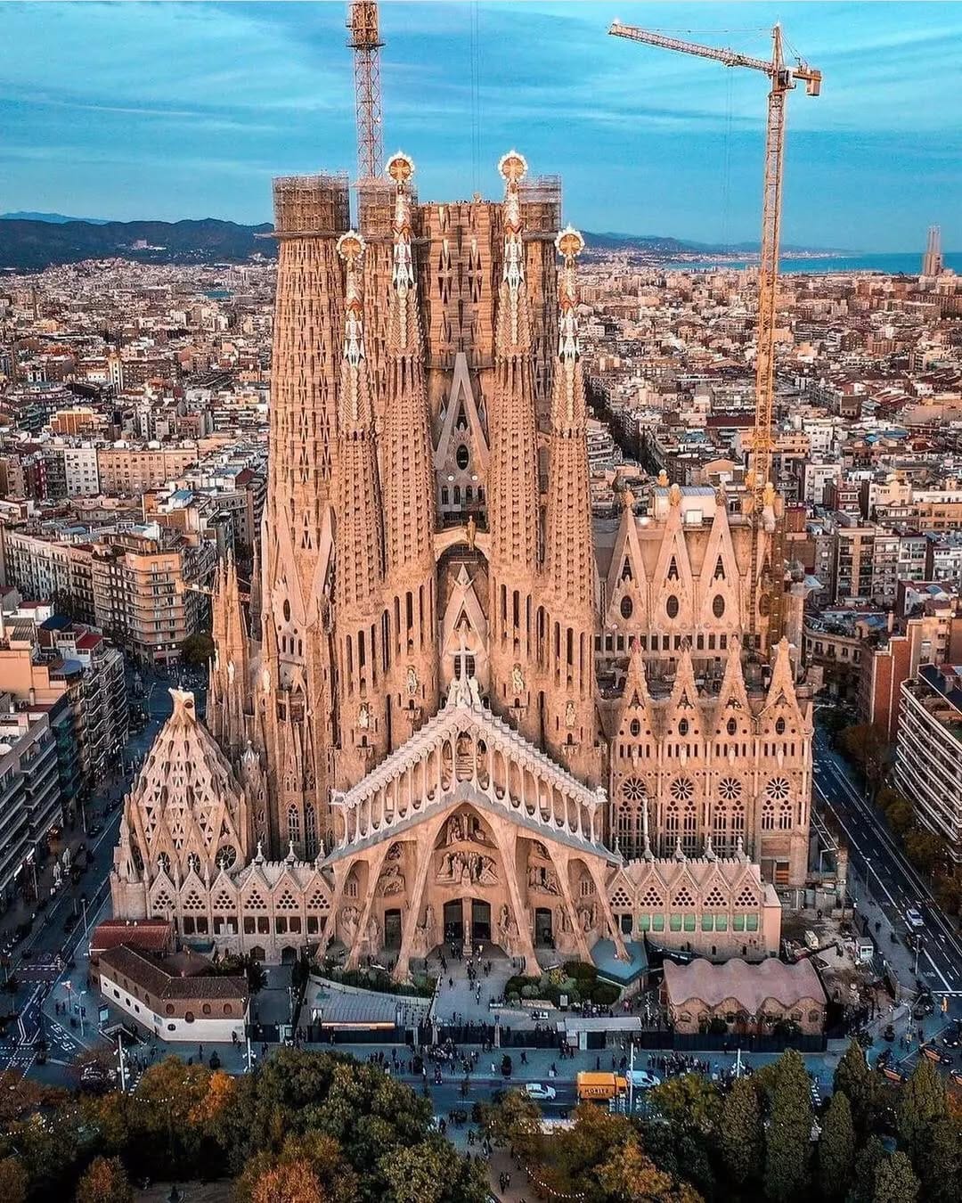 Post 1 by Best Barcelona Photos on Instagram (carousel)