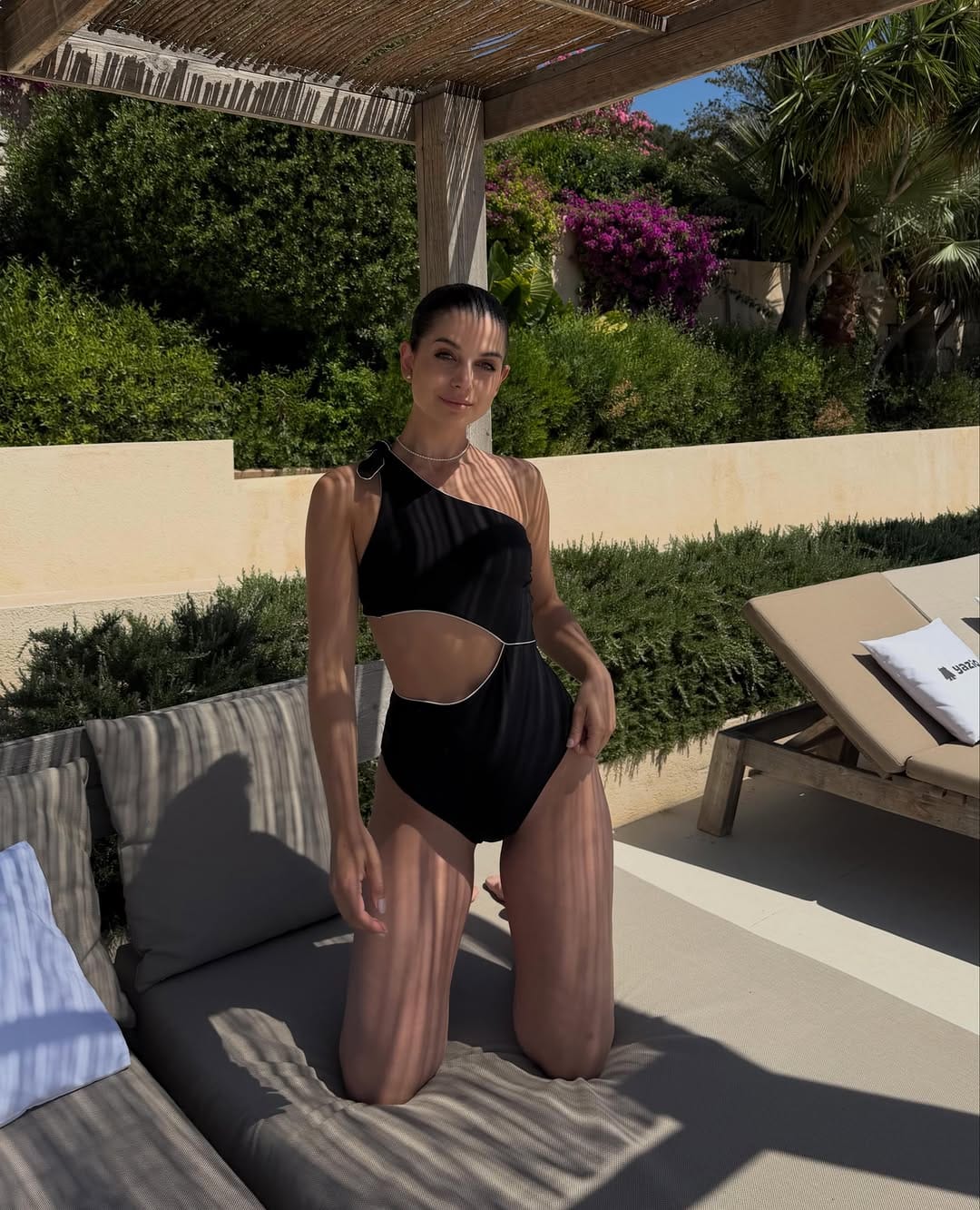 Post 3 by 𝐶𝑎𝑟𝑚𝑒𝑛 𝑃𝑎𝑠𝑡𝑜𝑟 on Instagram (carousel)