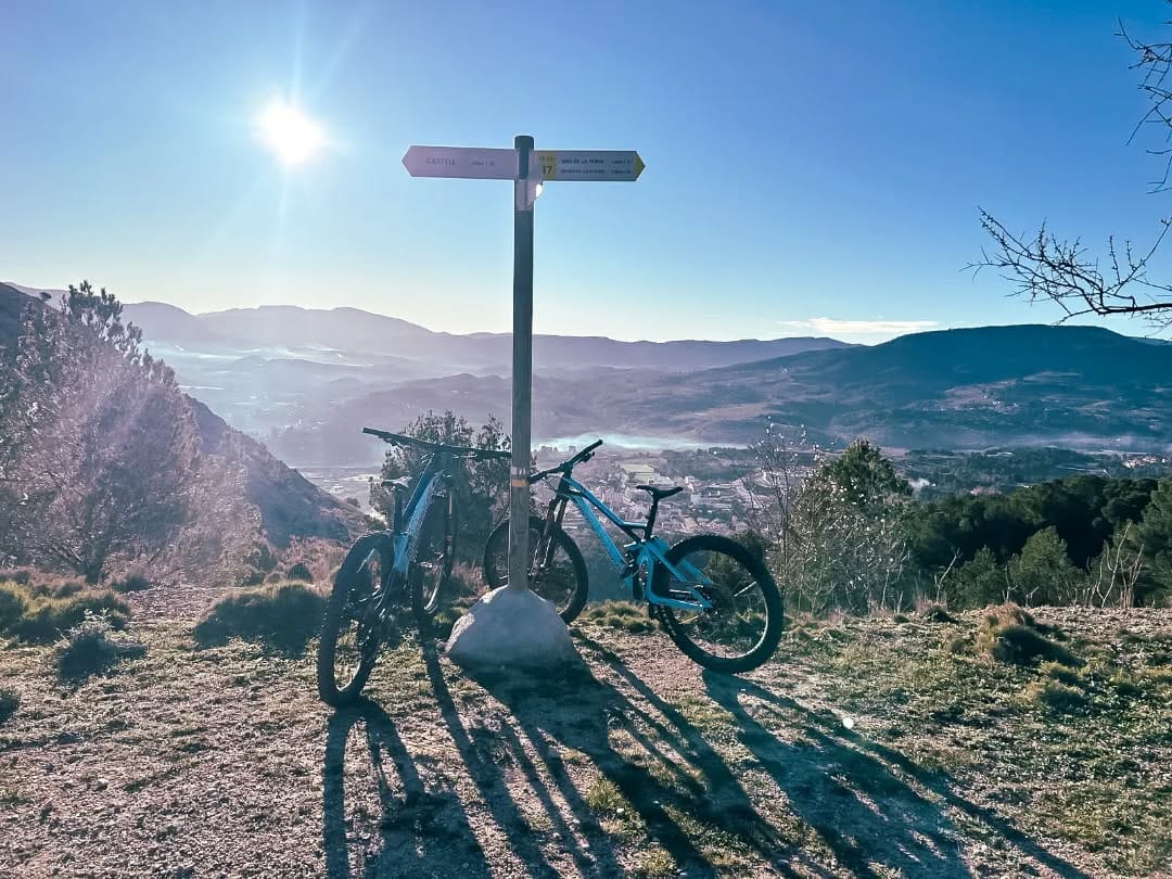 Post 8 by Leandro Martinez on Instagram (image)