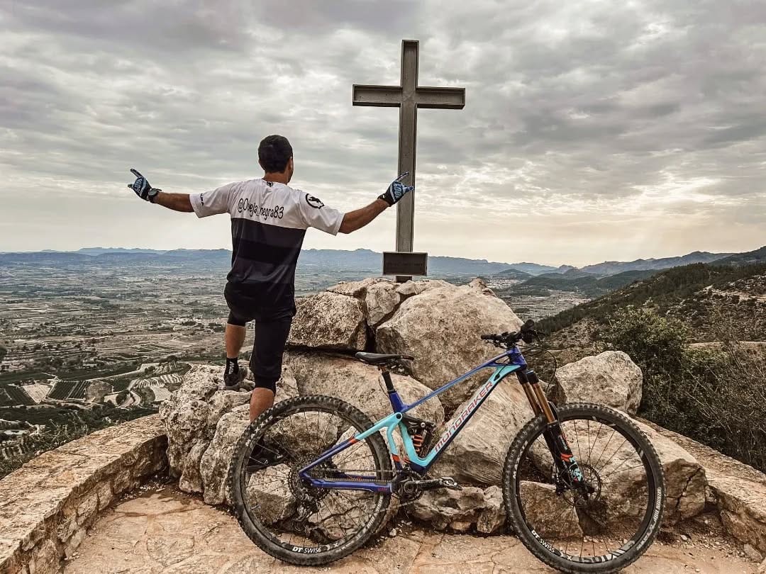 Post 10 by Leandro Martinez on Instagram (image)