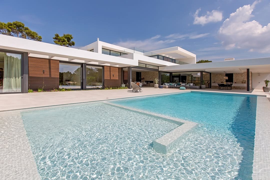 Post 6 by Sophisticated Projects&Estates on Instagram (carousel)