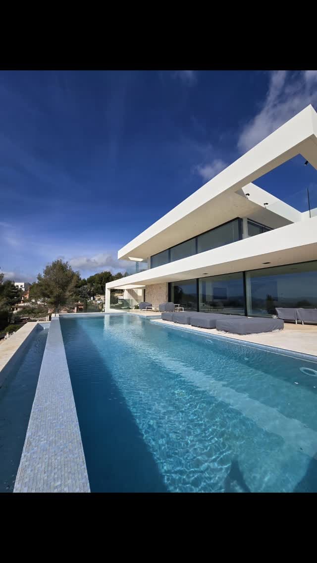 Post 3 by Constructions Can Gabrielet on Instagram (video)