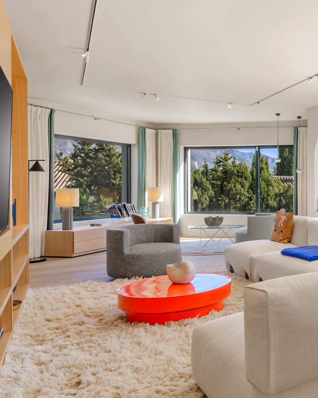 Post 5 by Diana Morales Properties | Knight Frank on Instagram (video)