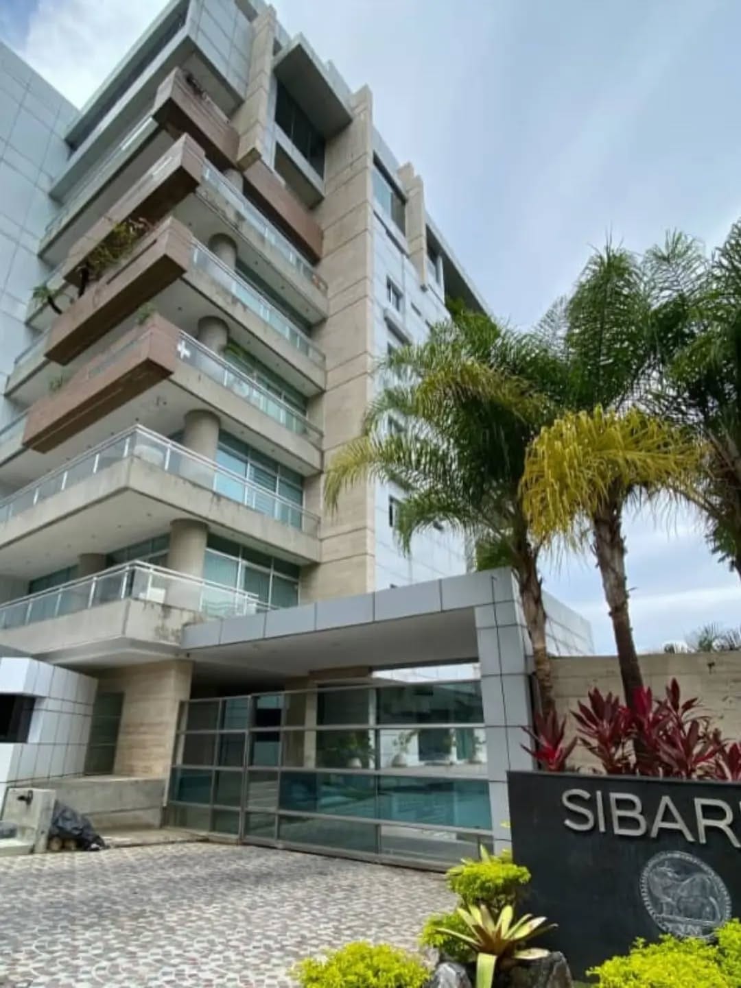 Post 5 by Deborhat Contreras- Bienes Raices on Instagram (carousel)