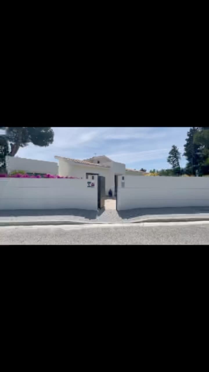 Post 3 by GOLDEN HOMES on Instagram (video)