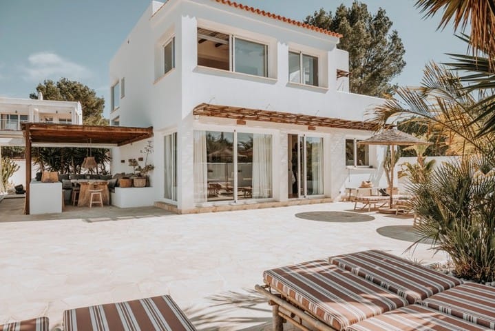 Post 9 by Casa Stellar Ibiza on Instagram (carousel)
