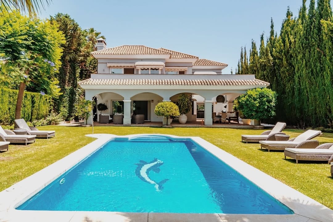 Post 7 by EDWARD & PARTNERS MARBELLA on Instagram (carousel)