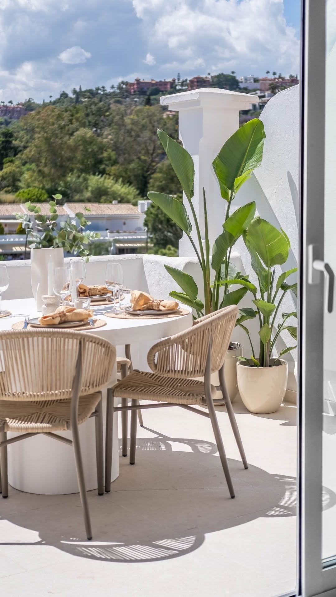 Post 9 by EDWARD & PARTNERS MARBELLA on Instagram (video)